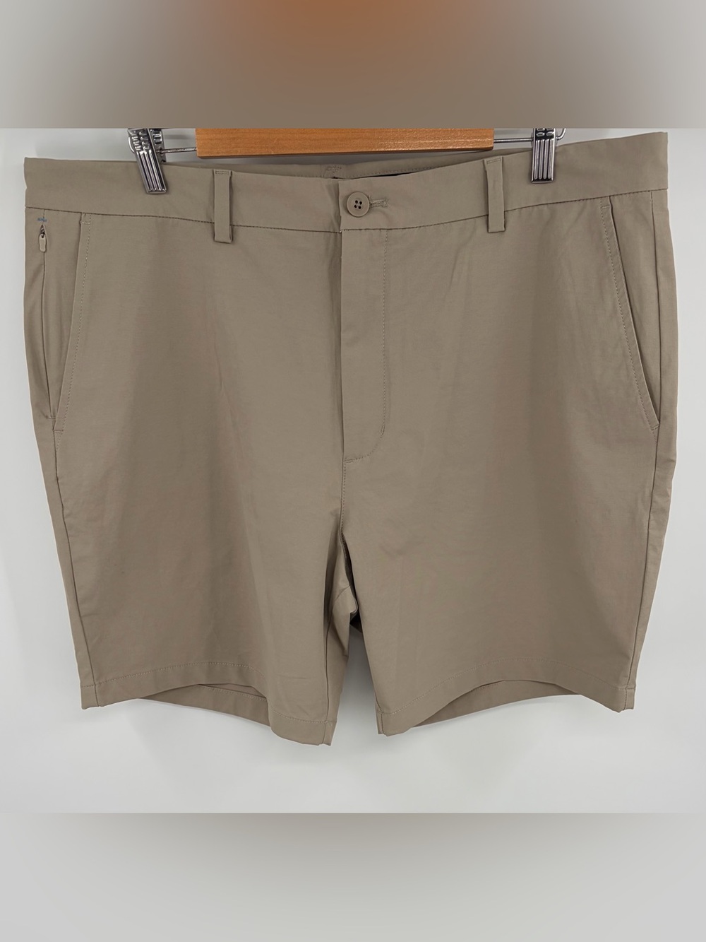Vineyard Vines on the go performance chino khaki short men’s 38 golf athletic